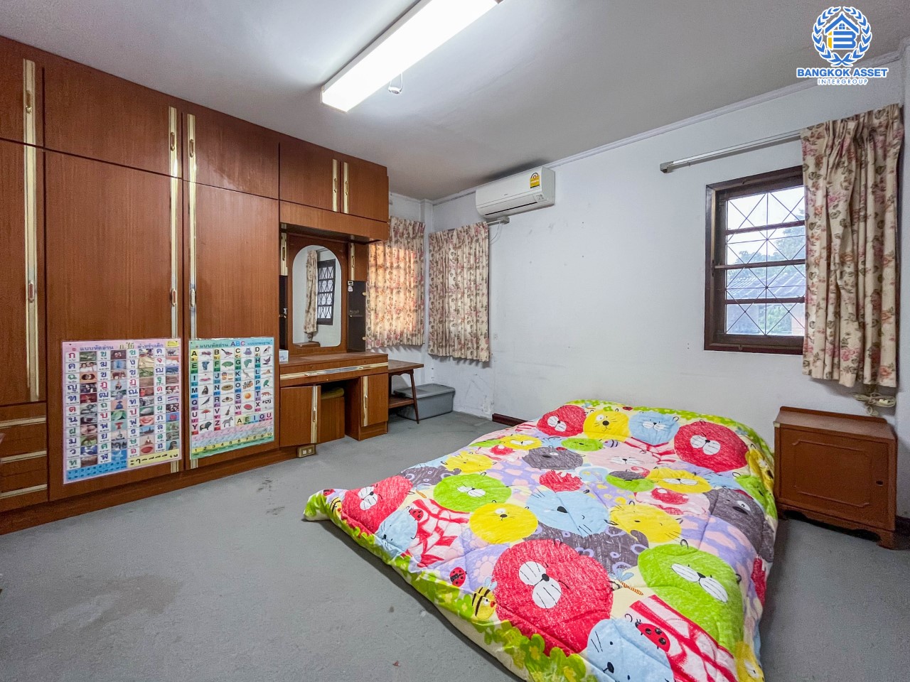 *****บ้านเดี่ยวมือสองกรุงเทพมหานคร หมู่บ้าน ซอยลาดพร้าว35 ลาดพร้าว เนื้อที่กว้างขวางถึง 72 ตร.ว. ฟังก์ชัน 4 ห้องนอน 4 ห้องน้ำ 4 ที่จอดรถ บนทำเลดี เชื่อมต่อ ถ.รัชดาภิเษก,ถ.ลาดพร้าว ใกล้รถไฟฟ้าสายสีน้ำเงิน "สถานีลาดพร้าว" และทางด่วน "ศรีรัช" ห้ามพลาด!